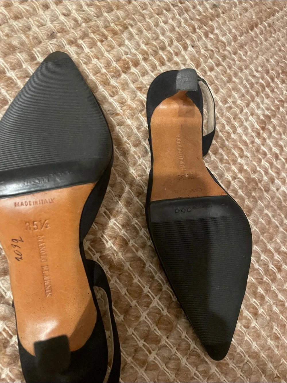 Manolo Blahnik Black Pointed Slingback Heels - Picture 4 of 6